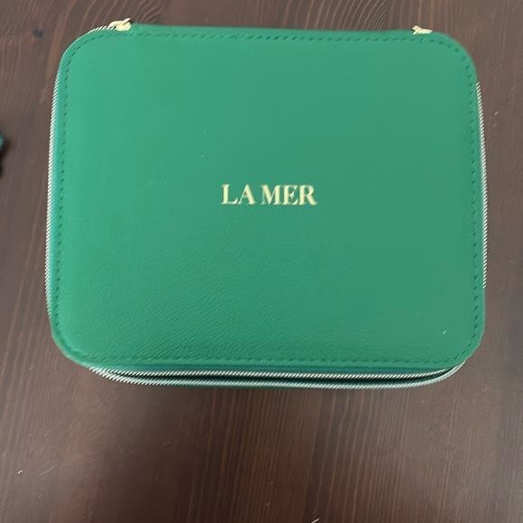 La Mer Skincare Set in Green Case - Picture 7 of 8